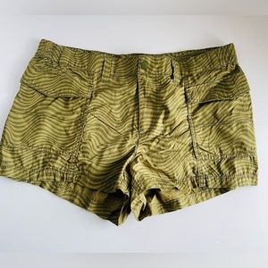 🆕H&M Green Zebra Print shorts.